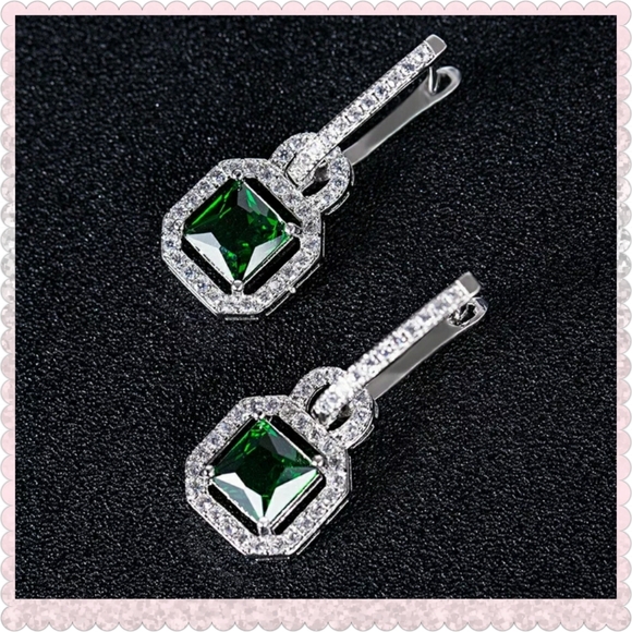 LILY'S GEMS Jewelry - 1 LEFT🎉Host Pick💚Emerald
14K White Gold💚